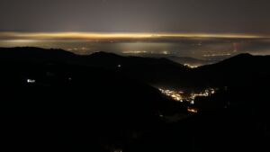 Dieses Bild zeigt eine Webcam-Aufnahme vom Achertal, aufgenommen am Samstag, den 22.11.2025 um 20:00 Uhr. Die Temperatur betrug -4.6°C.