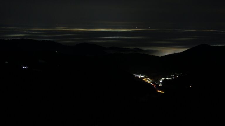 Dieses Bild zeigt eine Webcam-Aufnahme vom Achertal, aufgenommen am Mittwoch, den 21.01.2026 um 04:20 Uhr. Die Temperatur betrug 6.1°C.