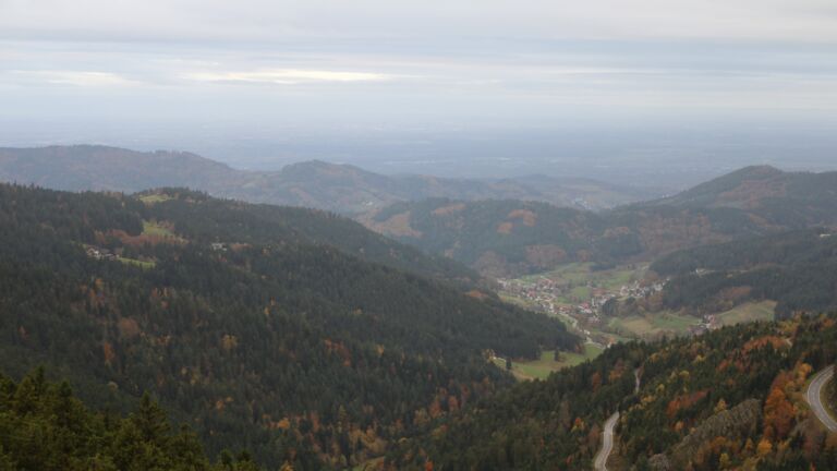 Dieses Bild zeigt eine Webcam-Aufnahme vom Achertal, aufgenommen am Dienstag, den 28.10.2025 um 07:50 Uhr. Die Temperatur betrug 3.5°C.