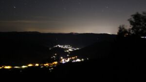 Dieses Bild zeigt eine Webcam-Aufnahme vom Achertal, aufgenommen am Sonntag, den 23.08.2026 um 03:30 Uhr. Die Temperatur betrug 13.1°C.