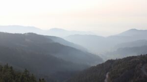 Dieses Bild zeigt eine Webcam-Aufnahme vom Achertal, aufgenommen am Samstag, den 07.03.2026 um 17:20 Uhr. Die Temperatur betrug 12.1°C.