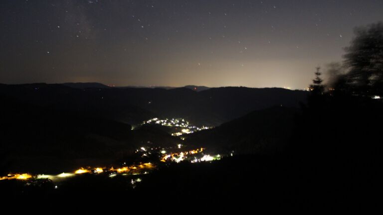Dieses Bild zeigt eine Webcam-Aufnahme vom Achertal, aufgenommen am Donnerstag, den 25.06.2026 um 03:00 Uhr. Die Temperatur betrug 26°C.