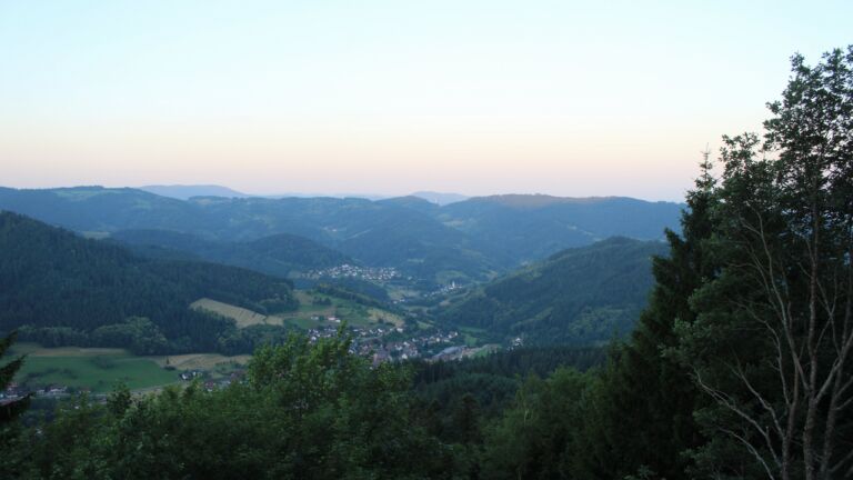 Dieses Bild zeigt eine Webcam-Aufnahme vom Achertal, aufgenommen am Mittwoch, den 24.06.2026 um 05:50 Uhr. Die Temperatur betrug 24.2°C.