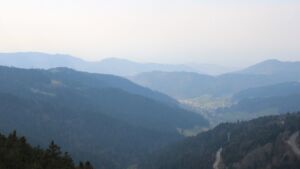 Dieses Bild zeigt eine Webcam-Aufnahme vom Achertal, aufgenommen am Montag, den 23.03.2026 um 14:50 Uhr. Die Temperatur betrug 7.3°C.