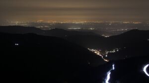 Dieses Bild zeigt eine Webcam-Aufnahme vom Achertal, aufgenommen am Sonntag, den 08.03.2026 um 20:30 Uhr. Die Temperatur betrug 8.5°C.