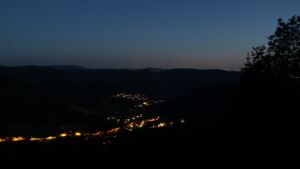 Dieses Bild zeigt eine Webcam-Aufnahme vom Achertal, aufgenommen am Mittwoch, den 17.06.2026 um 22:50 Uhr. Die Temperatur betrug 22.3°C.