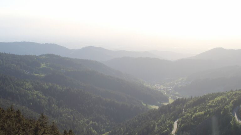 Dieses Bild zeigt eine Webcam-Aufnahme vom Achertal, aufgenommen am Donnerstag, den 15.05.2025 um 19:50 Uhr. Die Temperatur betrug 10.2°C.