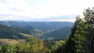Dieses Bild zeigt eine Webcam-Aufnahme vom Achertal, aufgenommen am Donnerstag, den 20.08.2026 um 19:20 Uhr. Die Temperatur betrug 20.6°C.