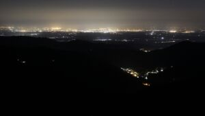Dieses Bild zeigt eine Webcam-Aufnahme vom Achertal, aufgenommen am Sonntag, den 18.05.2025 um 23:10 Uhr. Die Temperatur betrug 8.7°C.