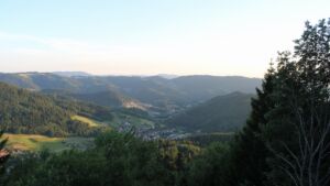 Dieses Bild zeigt eine Webcam-Aufnahme vom Achertal, aufgenommen am Freitag, den 10.07.2026 um 20:50 Uhr. Die Temperatur betrug 25.4°C.