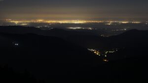 Dieses Bild zeigt eine Webcam-Aufnahme vom Achertal, aufgenommen am Freitag, den 08.05.2026 um 04:10 Uhr. Die Temperatur betrug 4.6°C.