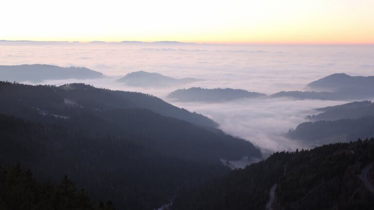 Dieses Bild zeigt eine Webcam-Aufnahme vom Achertal, aufgenommen am Montag, den 29.12.2025 um 17:00 Uhr. Die Temperatur betrug 2.2°C.