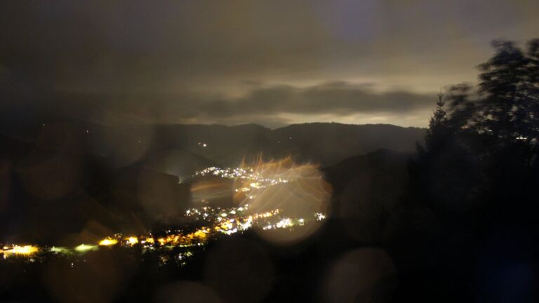 Dieses Bild zeigt eine Webcam-Aufnahme vom Achertal, aufgenommen am Mittwoch, den 07.10.2026 um 22:30 Uhr. Die Temperatur betrug 13.1°C.