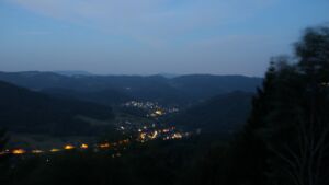 Dieses Bild zeigt eine Webcam-Aufnahme vom Achertal, aufgenommen am Sonntag, den 02.08.2026 um 05:10 Uhr. Die Temperatur betrug 18.3°C.