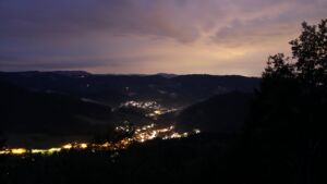 Dieses Bild zeigt eine Webcam-Aufnahme vom Achertal, aufgenommen am Freitag, den 17.07.2026 um 22:40 Uhr. Die Temperatur betrug 15°C.