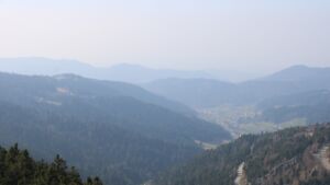 Dieses Bild zeigt eine Webcam-Aufnahme vom Achertal, aufgenommen am Sonntag, den 08.03.2026 um 13:50 Uhr. Die Temperatur betrug 11.3°C.