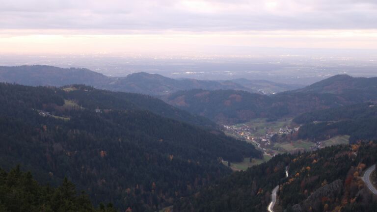 Dieses Bild zeigt eine Webcam-Aufnahme vom Achertal, aufgenommen am Montag, den 03.11.2025 um 17:30 Uhr. Die Temperatur betrug 5.1°C.