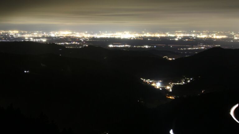 Dieses Bild zeigt eine Webcam-Aufnahme vom Achertal, aufgenommen am Dienstag, den 10.02.2026 um 20:30 Uhr. Die Temperatur betrug 3.8°C.