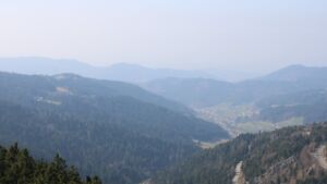 Dieses Bild zeigt eine Webcam-Aufnahme vom Achertal, aufgenommen am Sonntag, den 08.03.2026 um 13:10 Uhr. Die Temperatur betrug 12.7°C.