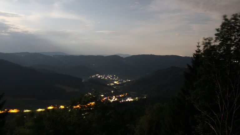 Dieses Bild zeigt eine Webcam-Aufnahme vom Achertal, aufgenommen am Dienstag, den 30.06.2026 um 01:30 Uhr. Die Temperatur betrug 19.9°C.