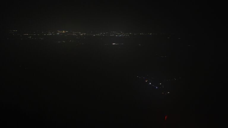 Dieses Bild zeigt eine Webcam-Aufnahme vom Achertal, aufgenommen am Montag, den 27.10.2025 um 18:30 Uhr. Die Temperatur betrug 2.8°C.