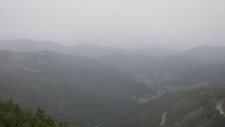 Dieses Bild zeigt eine Webcam-Aufnahme vom Achertal, aufgenommen am Montag, den 04.08.2025 um 08:00 Uhr. Die Temperatur betrug 10.4°C.