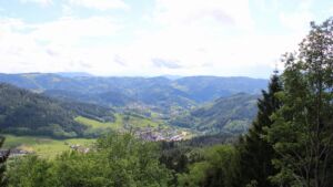 Dieses Bild zeigt eine Webcam-Aufnahme vom Achertal, aufgenommen am Freitag, den 15.05.2026 um 15:50 Uhr. Die Temperatur betrug 10.1°C.