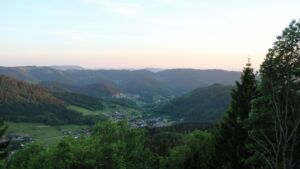 Dieses Bild zeigt eine Webcam-Aufnahme vom Achertal, aufgenommen am Freitag, den 22.05.2026 um 21:00 Uhr. Die Temperatur betrug 21.1°C.