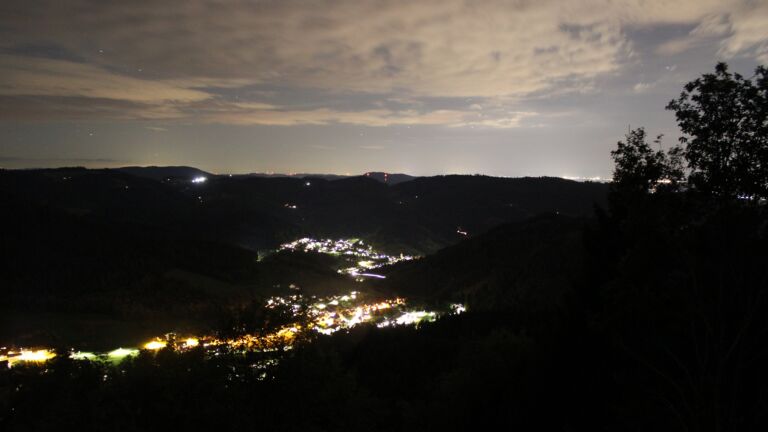 Dieses Bild zeigt eine Webcam-Aufnahme vom Achertal, aufgenommen am Dienstag, den 15.09.2026 um 21:30 Uhr. Die Temperatur betrug 22.5°C.