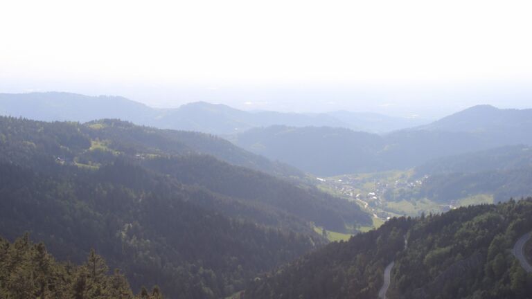 Dieses Bild zeigt eine Webcam-Aufnahme vom Achertal, aufgenommen am Mittwoch, den 07.05.2025 um 18:30 Uhr. Die Temperatur betrug 7.8°C.