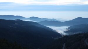 Dieses Bild zeigt eine Webcam-Aufnahme vom Achertal, aufgenommen am Mittwoch, den 03.12.2025 um 17:10 Uhr. Die Temperatur betrug 4.9°C.