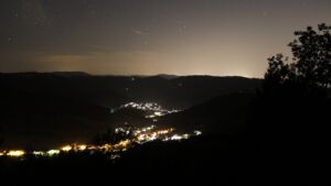 Dieses Bild zeigt eine Webcam-Aufnahme vom Achertal, aufgenommen am Montag, den 10.08.2026 um 23:30 Uhr. Die Temperatur betrug 23.1°C.