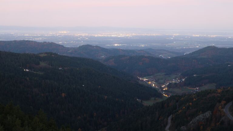 Dieses Bild zeigt eine Webcam-Aufnahme vom Achertal, aufgenommen am Dienstag, den 04.11.2025 um 06:40 Uhr. Die Temperatur betrug 5.8°C.