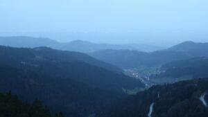 Dieses Bild zeigt eine Webcam-Aufnahme vom Achertal, aufgenommen am Samstag, den 11.04.2026 um 20:30 Uhr. Die Temperatur betrug 10.2°C.