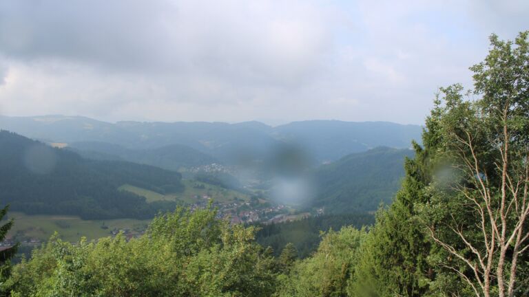 Dieses Bild zeigt eine Webcam-Aufnahme vom Achertal, aufgenommen am Sonntag, den 19.07.2026 um 10:30 Uhr. Die Temperatur betrug 16.1°C.