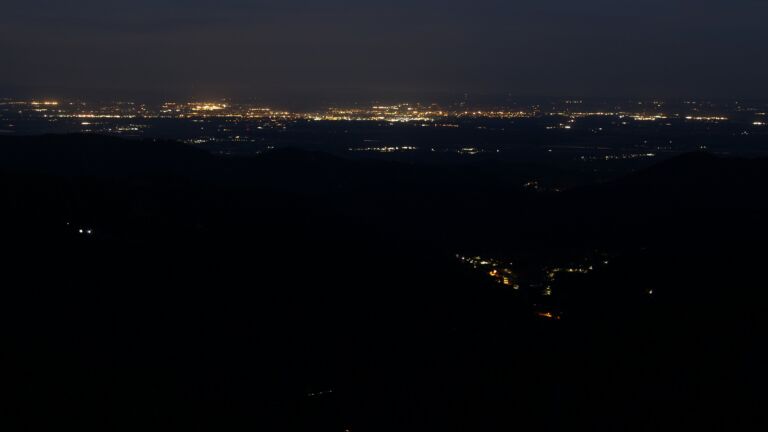 Dieses Bild zeigt eine Webcam-Aufnahme vom Achertal, aufgenommen am Samstag, den 02.05.2026 um 05:00 Uhr. Die Temperatur betrug 14°C.
