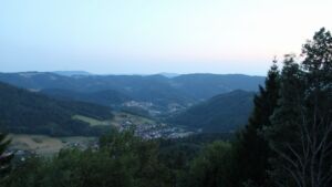 Dieses Bild zeigt eine Webcam-Aufnahme vom Achertal, aufgenommen am Sonntag, den 02.08.2026 um 21:20 Uhr. Die Temperatur betrug 25.2°C.