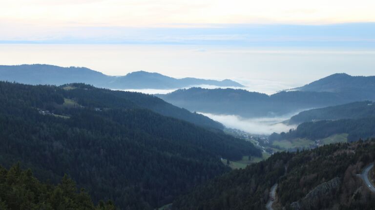 Dieses Bild zeigt eine Webcam-Aufnahme vom Achertal, aufgenommen am Mittwoch, den 03.12.2025 um 16:10 Uhr. Die Temperatur betrug 5.2°C.