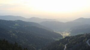 Dieses Bild zeigt eine Webcam-Aufnahme vom Achertal, aufgenommen am Samstag, den 18.04.2026 um 19:40 Uhr. Die Temperatur betrug 13°C.