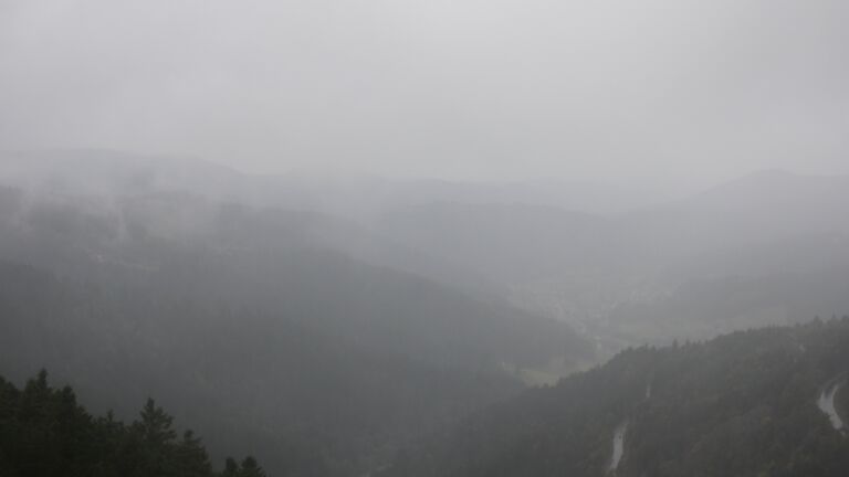 Dieses Bild zeigt eine Webcam-Aufnahme vom Achertal, aufgenommen am Samstag, den 04.10.2025 um 13:10 Uhr. Die Temperatur betrug 11.1°C.