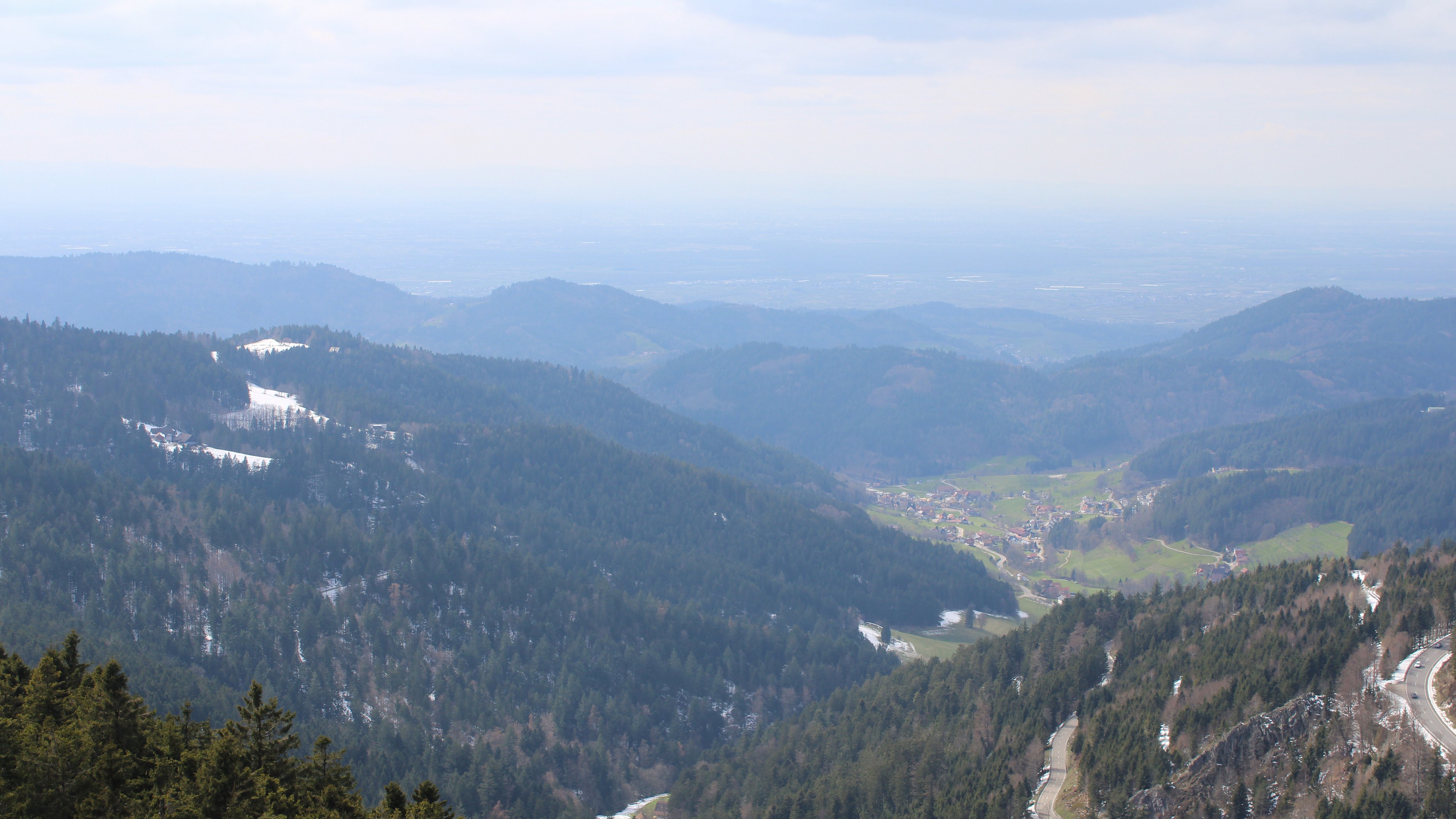 Dieses Bild zeigt eine Webcam-Aufnahme vom Achertal, aufgenommen am Freitag, den 03.04.2026 um 15:30 Uhr. Die Temperatur betrug 6.4°C.