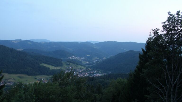 Dieses Bild zeigt eine Webcam-Aufnahme vom Achertal, aufgenommen am Samstag, den 18.07.2026 um 21:50 Uhr. Die Temperatur betrug 19.3°C.