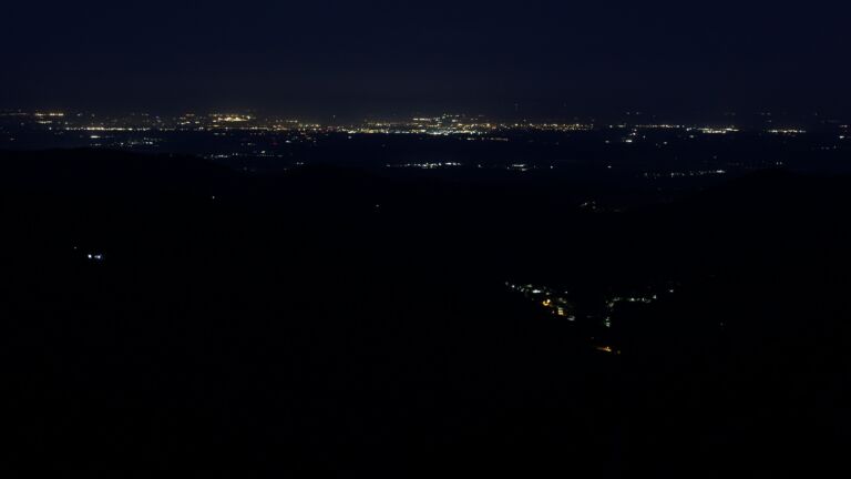 Dieses Bild zeigt eine Webcam-Aufnahme vom Achertal, aufgenommen am Sonntag, den 10.05.2026 um 04:40 Uhr. Die Temperatur betrug 12.6°C.