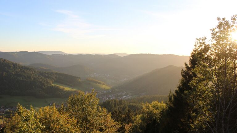 Dieses Bild zeigt eine Webcam-Aufnahme vom Achertal, aufgenommen am Mittwoch, den 14.10.2026 um 18:10 Uhr. Die Temperatur betrug 17.6°C.