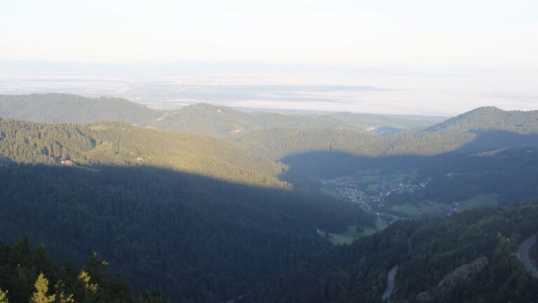 Dieses Bild zeigt eine Webcam-Aufnahme vom Achertal, aufgenommen am Samstag, den 06.09.2025 um 07:40 Uhr. Die Temperatur betrug 9.9°C.