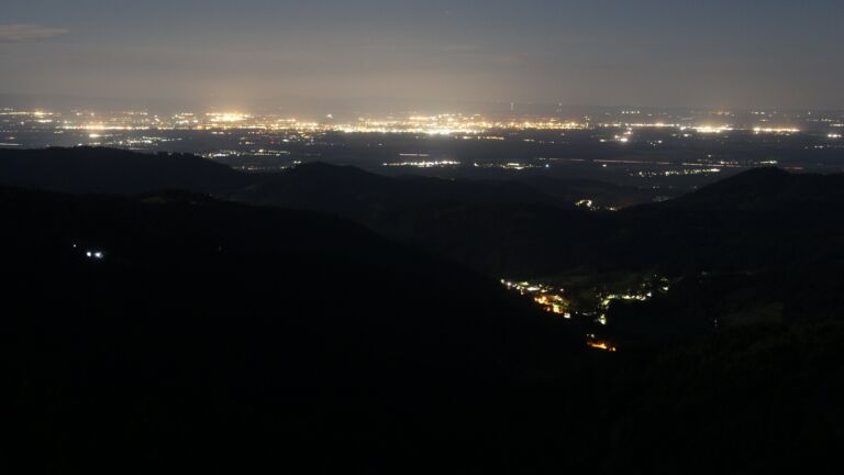 Dieses Bild zeigt eine Webcam-Aufnahme vom Achertal, aufgenommen am Montag, den 04.05.2026 um 04:10 Uhr. Die Temperatur betrug 10.4°C.