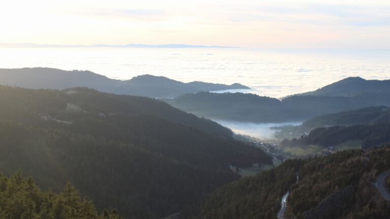 Dieses Bild zeigt eine Webcam-Aufnahme vom Achertal, aufgenommen am Mittwoch, den 25.02.2026 um 17:30 Uhr. Die Temperatur betrug 12.4°C.