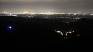 Dieses Bild zeigt eine Webcam-Aufnahme vom Achertal, aufgenommen am Freitag, den 19.12.2025 um 05:30 Uhr. Die Temperatur betrug 6.9°C.