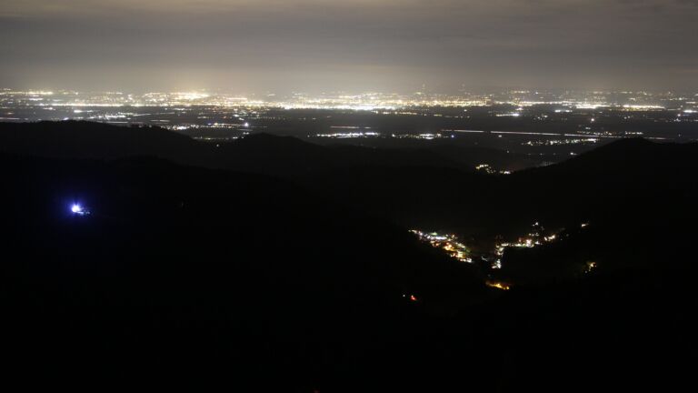 Dieses Bild zeigt eine Webcam-Aufnahme vom Achertal, aufgenommen am Freitag, den 19.12.2025 um 05:30 Uhr. Die Temperatur betrug 6.9°C.