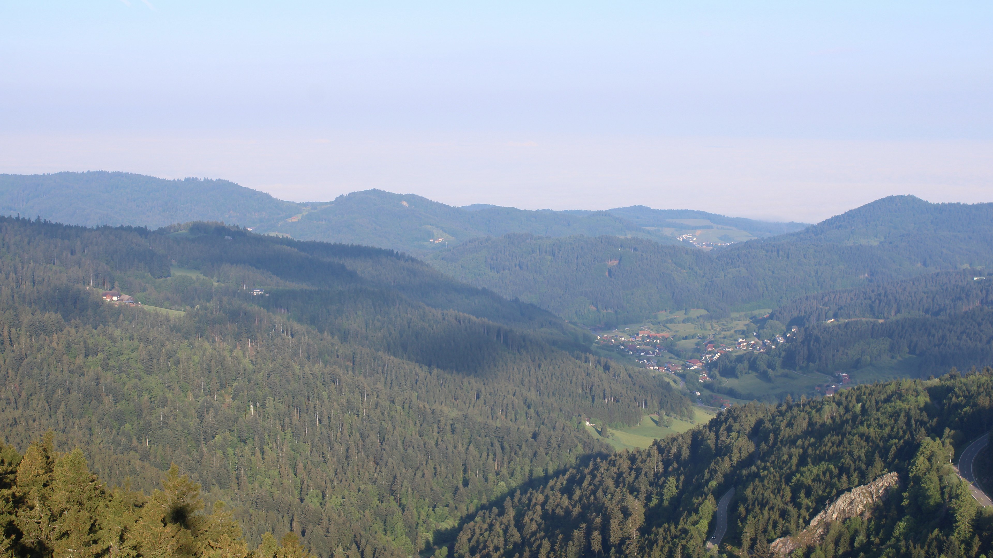 Dieses Bild zeigt eine Webcam-Aufnahme vom Achertal, aufgenommen am Freitag, den 08.05.2026 um 07:50 Uhr. Die Temperatur betrug 7.5°C.